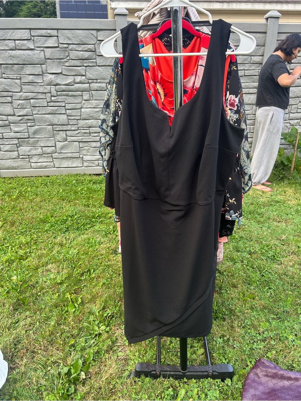 Iz Byer Black V-Neck Sleeveless Midi Dress